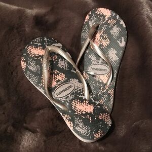 Havaianas Pink and Black Patterned Flip Flops, Size 39-40